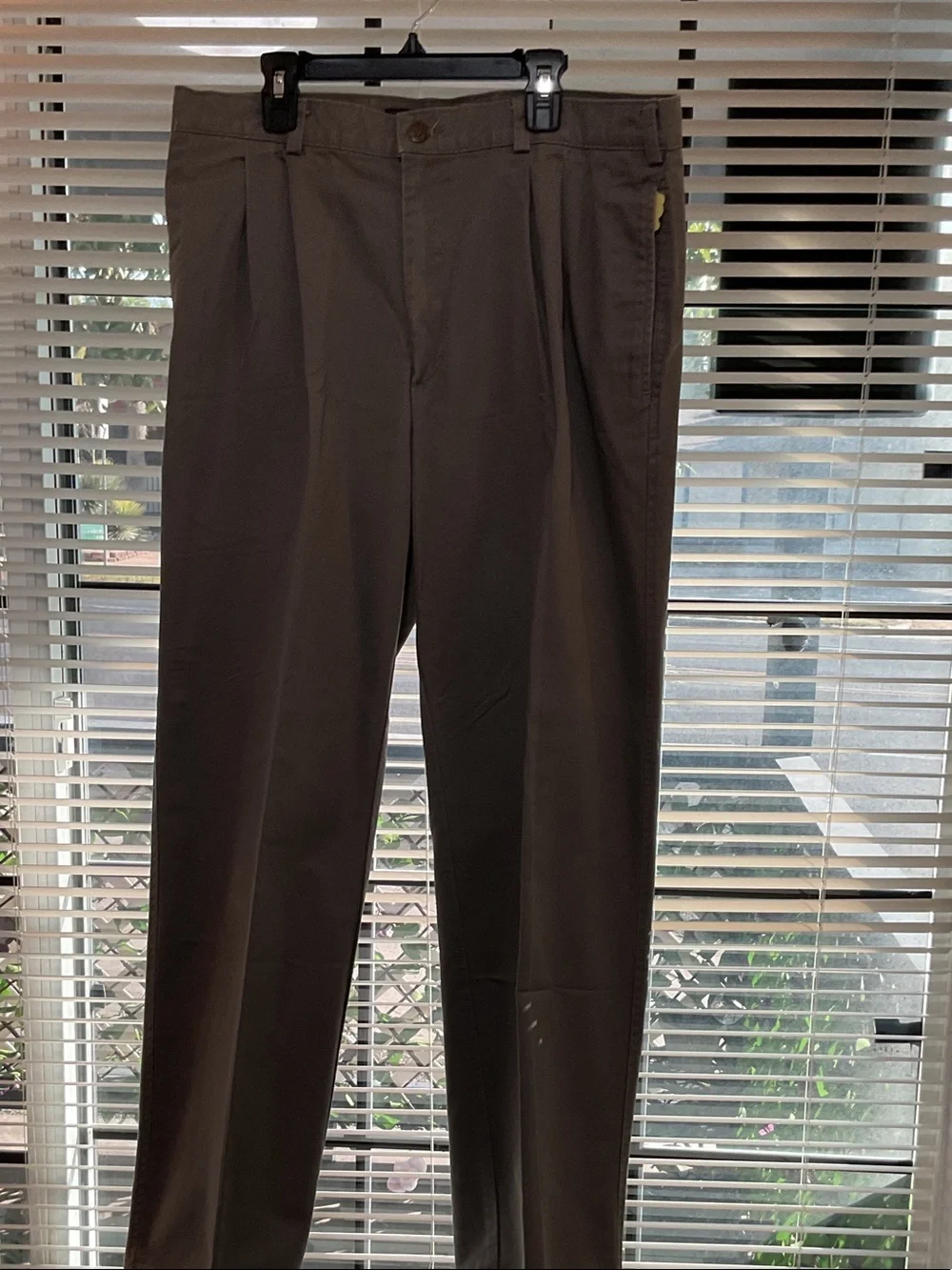 Men's Pleated Dress Pants in Brown - Classic Tailored Style